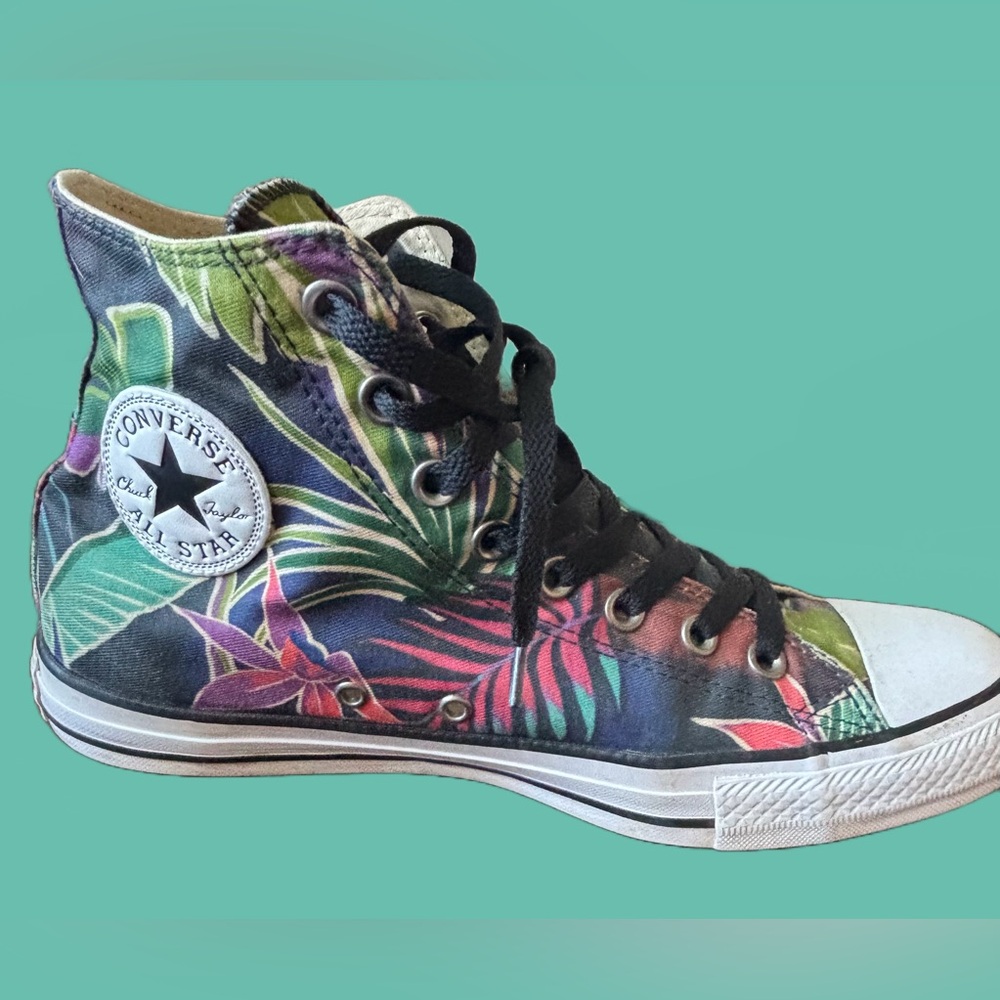 Converse Chuck Taylor unisex highTops Tropical print size 8.5 men's 10.5 women.